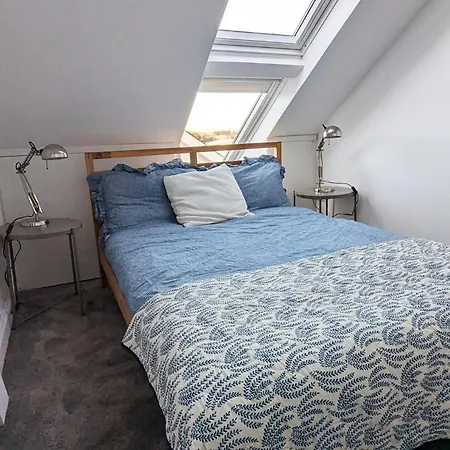 Cosy Loft On The Beach Apartment